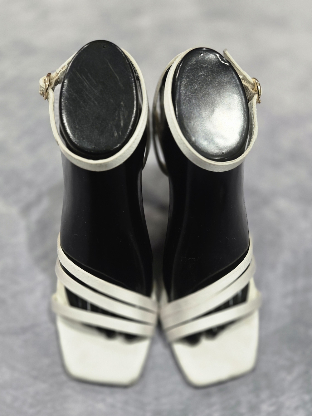 Hanley Sandal
Dolce Vita
Women